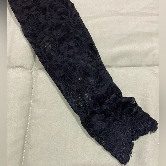 ONLY
Smocked Crop Top with Lace Sleeves - Picture 7 of 7